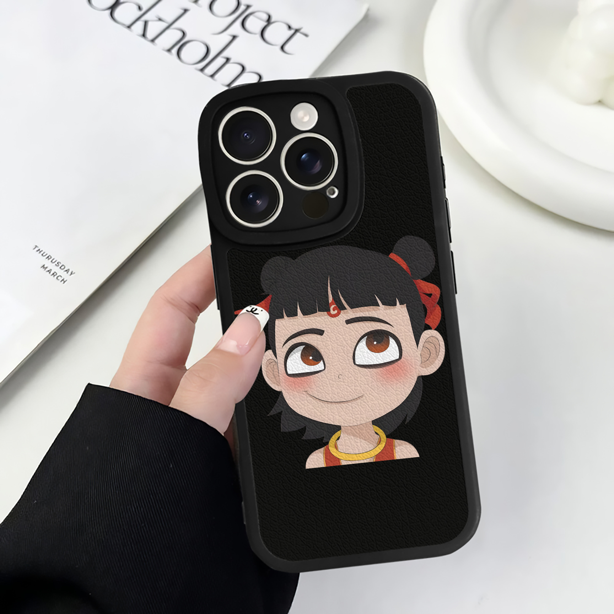 （画像用） Ne Zha 2 ナタ 魔童の大暴れ 【iPhone 16シリーズ対応】シリコンスマホケース（レザー調） 材質：シリコン